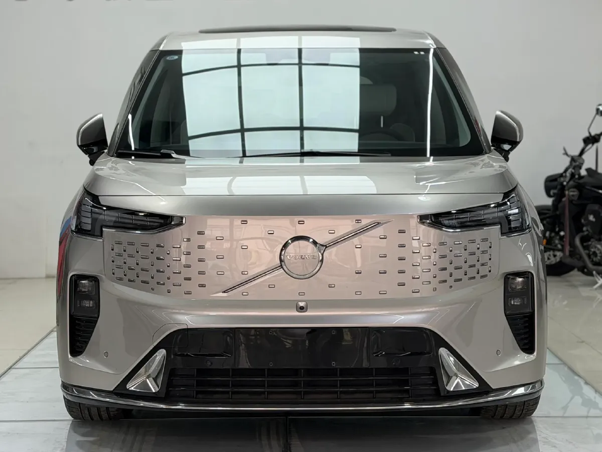 2025 Volvo EM90 BEV 116KWH,autocango,china used car exporter,china ev exporter,chinese used car exporter,chinese used ev exporter