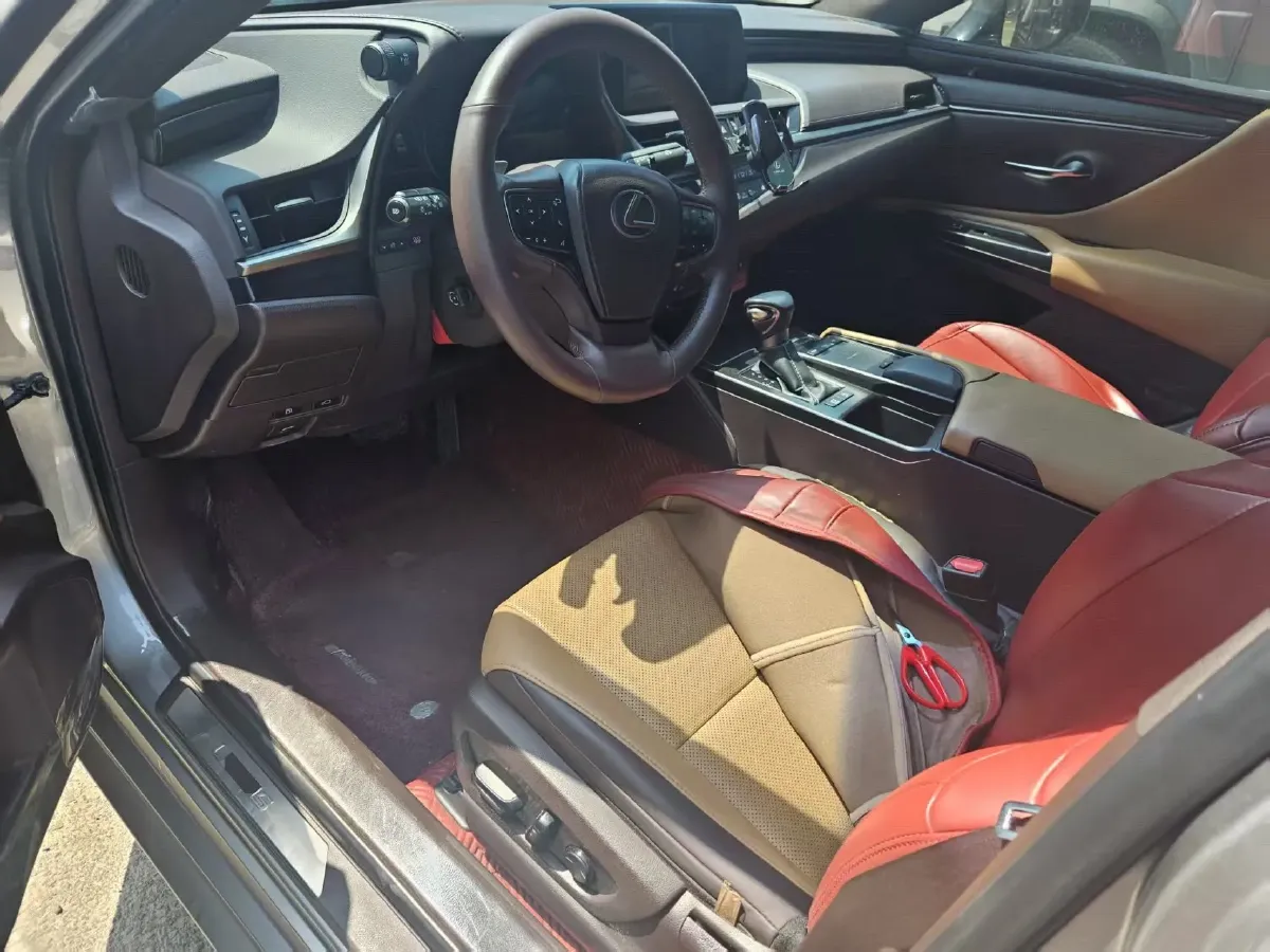 2018 Lexus ES 2.5L 207HP L4 8AT,autocango,china used car exporter,china ev exporter,chinese used car exporter,chinese used ev exporter
