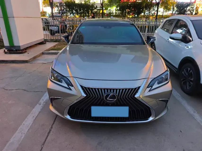 2020 Lexus ES 2.5L 178HP L4 E-CVT Hybrid,autocango,china used car exporter,china ev exporter,chinese used car exporter,chinese used ev exporter
