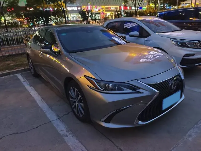 2020 Lexus ES 2.5L 178HP L4 E-CVT Hybrid,autocango,china used car exporter,china ev exporter,chinese used car exporter,chinese used ev exporter