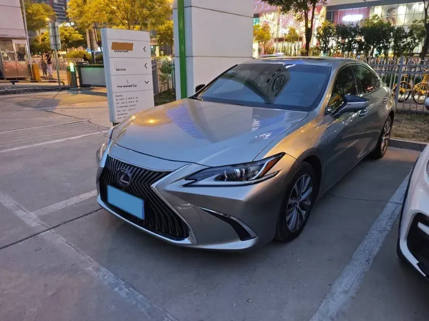 2020 Lexus ES 2.5L 178HP L4 E-CVT Hybrid,autocango,china used car exporter,china ev exporter,chinese used car exporter,chinese used ev exporter