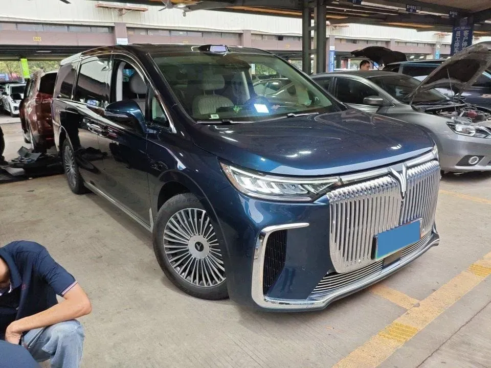 2025 Voyah Dream 1.5T 150HP L4 PHEV 41.7KWH,autocango,china used car exporter,china ev exporter,chinese used car exporter,chinese used ev exporter