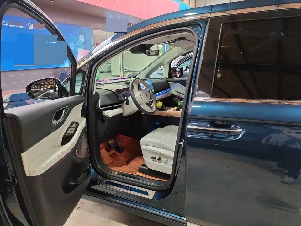 2025 Voyah Dream 1.5T 150HP L4 PHEV 41.7KWH,autocango,china used car exporter,china ev exporter,chinese used car exporter,chinese used ev exporter