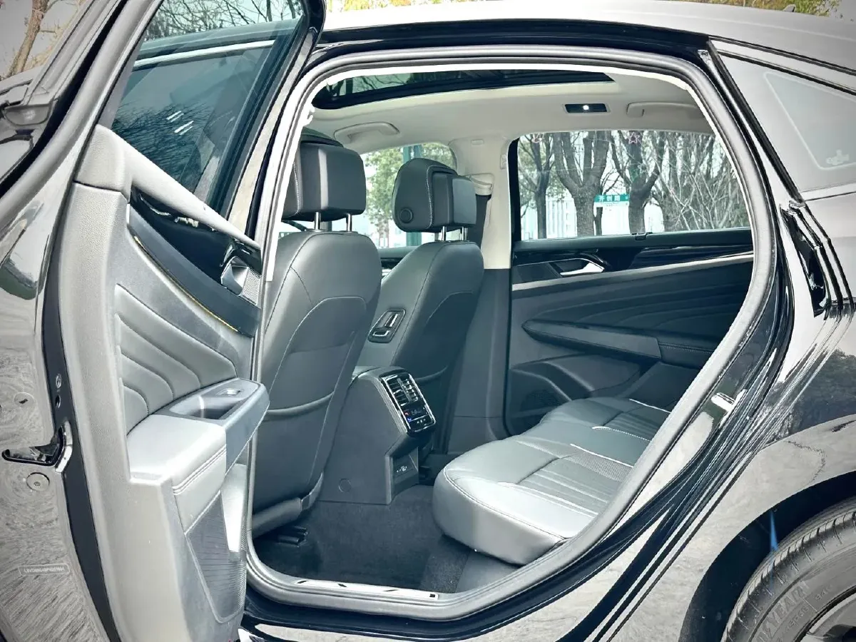 2024 Volkswagen Passat 2.0T 220HP L4 7DCT,autocango,china used car exporter,china ev exporter,chinese used car exporter,chinese used ev exporter