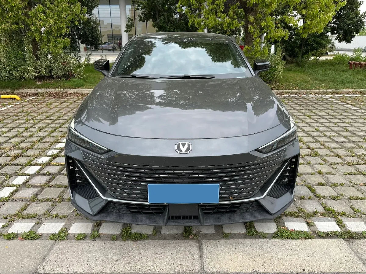2023 ChangAn UNI-V 1.5T 188HP L4 7DCT,autocango,china used car exporter,china ev exporter,chinese used car exporter,chinese used ev exporter