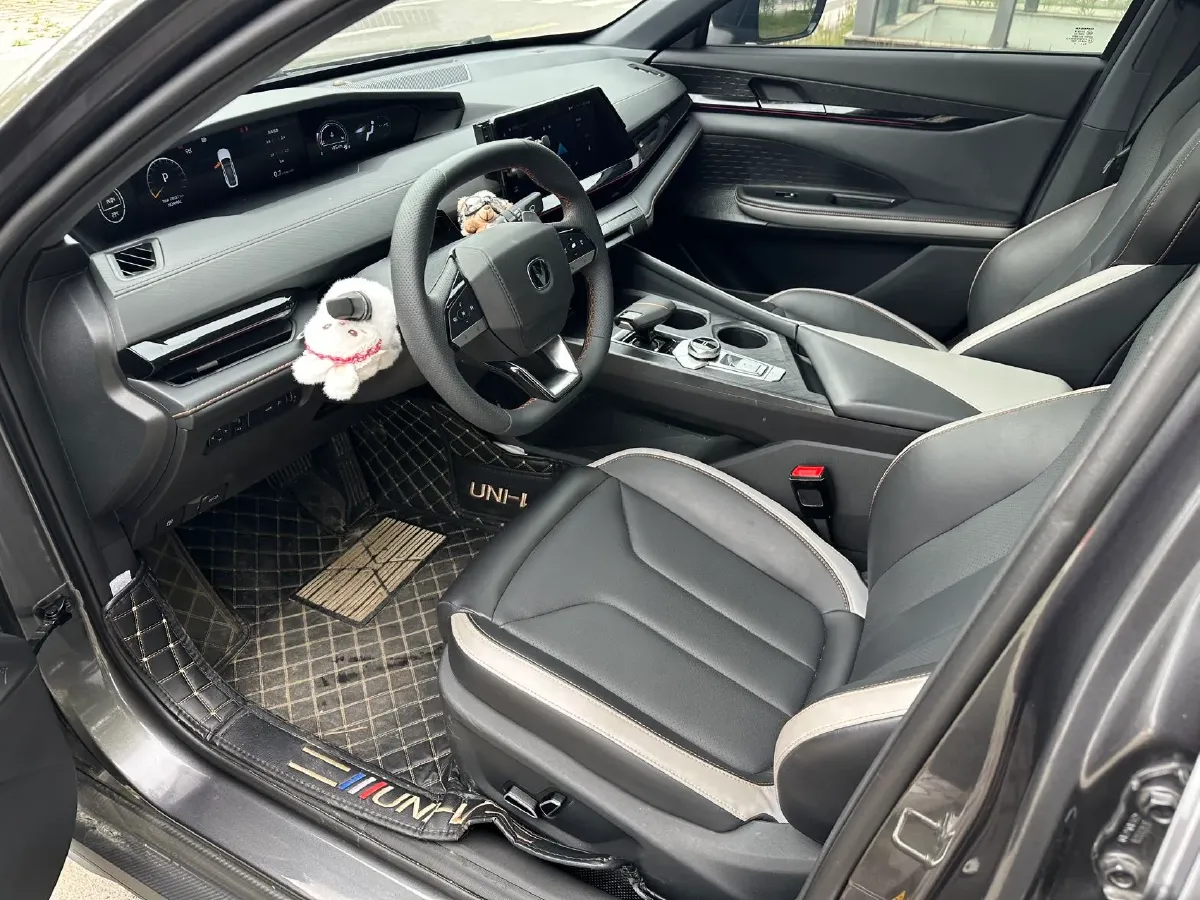 2023 ChangAn UNI-V 1.5T 188HP L4 7DCT,autocango,china used car exporter,china ev exporter,chinese used car exporter,chinese used ev exporter