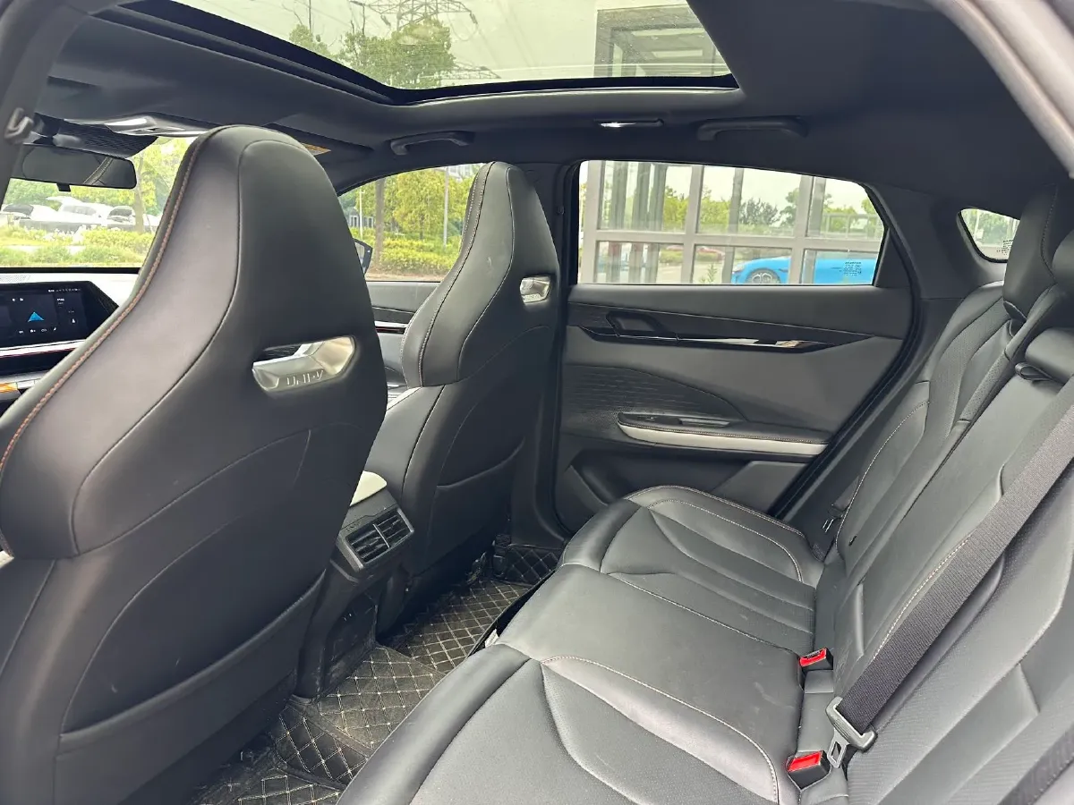 2023 ChangAn UNI-V 1.5T 188HP L4 7DCT,autocango,china used car exporter,china ev exporter,chinese used car exporter,chinese used ev exporter