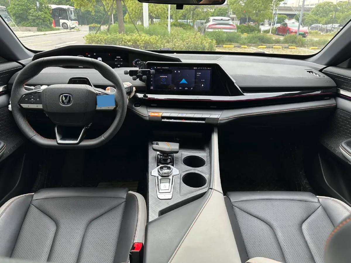 2023 ChangAn UNI-V 1.5T 188HP L4 7DCT,autocango,china used car exporter,china ev exporter,chinese used car exporter,chinese used ev exporter