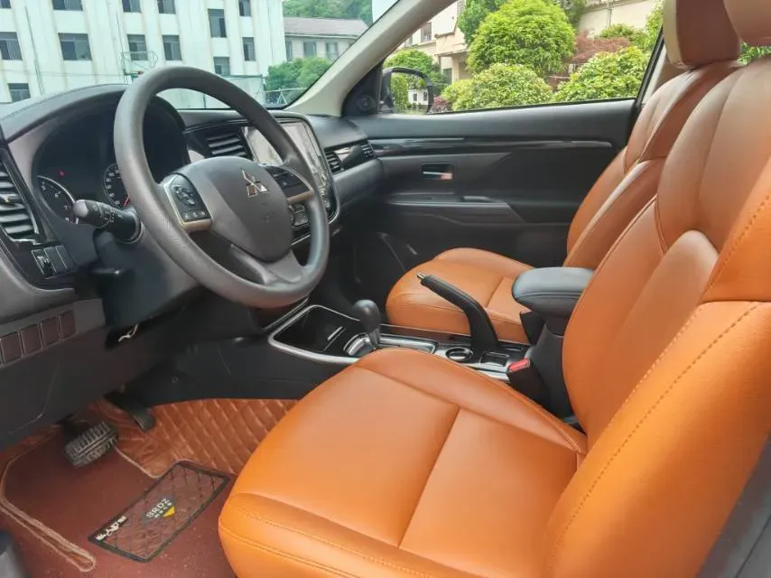2021 Mitsubishi Outlander 2.0L 166HP L4 CVT,autocango,china used car exporter,china ev exporter,chinese used car exporter,chinese used ev exporter