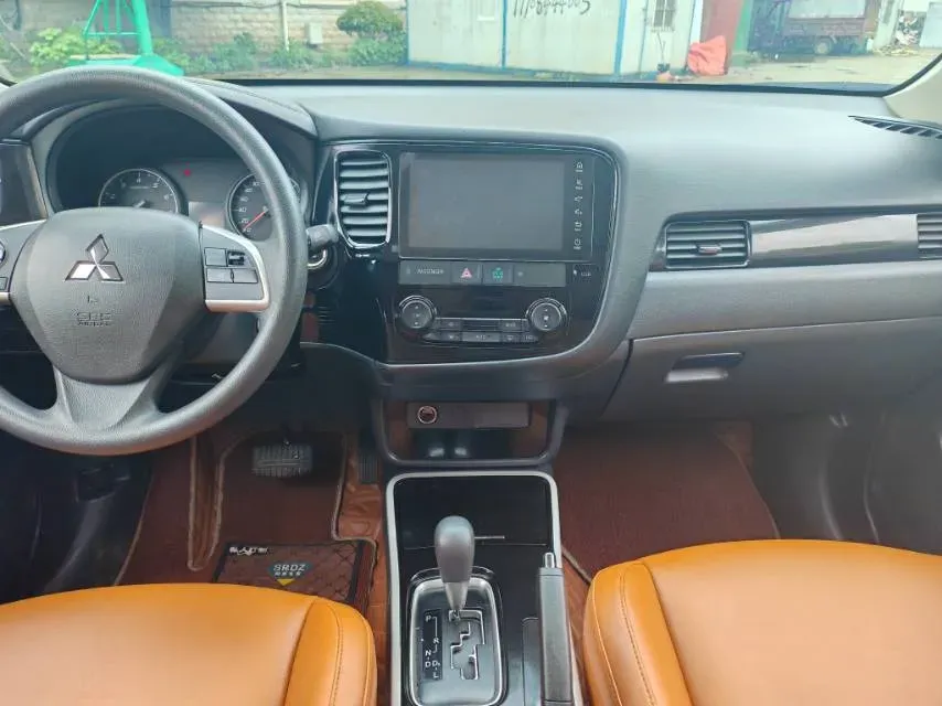2021 Mitsubishi Outlander 2.0L 166HP L4 CVT,autocango,china used car exporter,china ev exporter,chinese used car exporter,chinese used ev exporter
