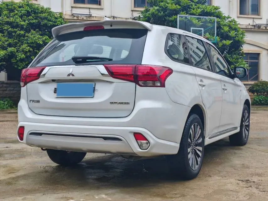 2021 Mitsubishi Outlander 2.0L 166HP L4 CVT,autocango,china used car exporter,china ev exporter,chinese used car exporter,chinese used ev exporter