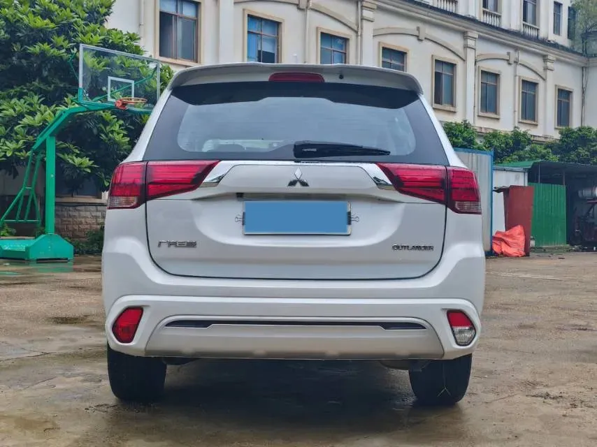 2021 Mitsubishi Outlander 2.0L 166HP L4 CVT,autocango,china used car exporter,china ev exporter,chinese used car exporter,chinese used ev exporter