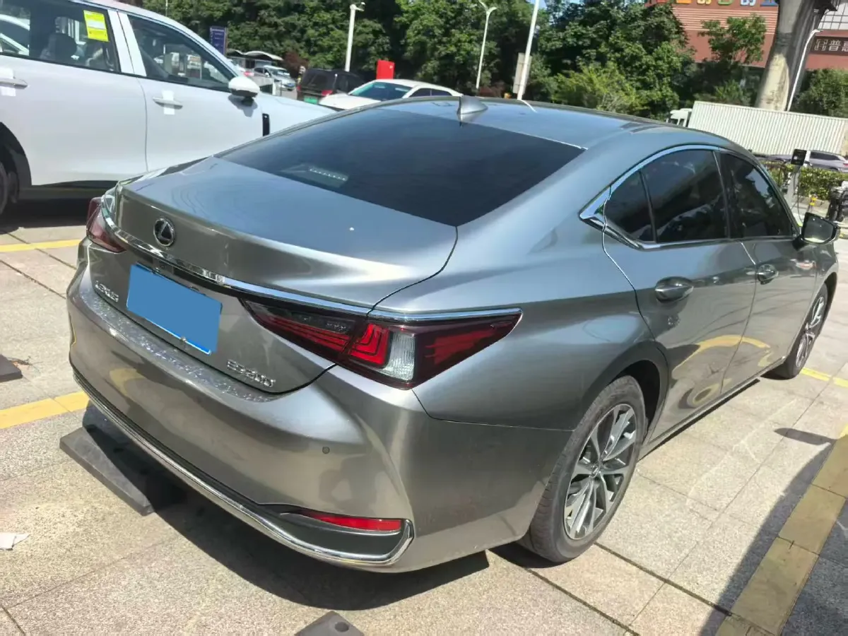2022 Lexus ES 2.0L 173HP L4 CVT,autocango,china used car exporter,china ev exporter,chinese used car exporter,chinese used ev exporter