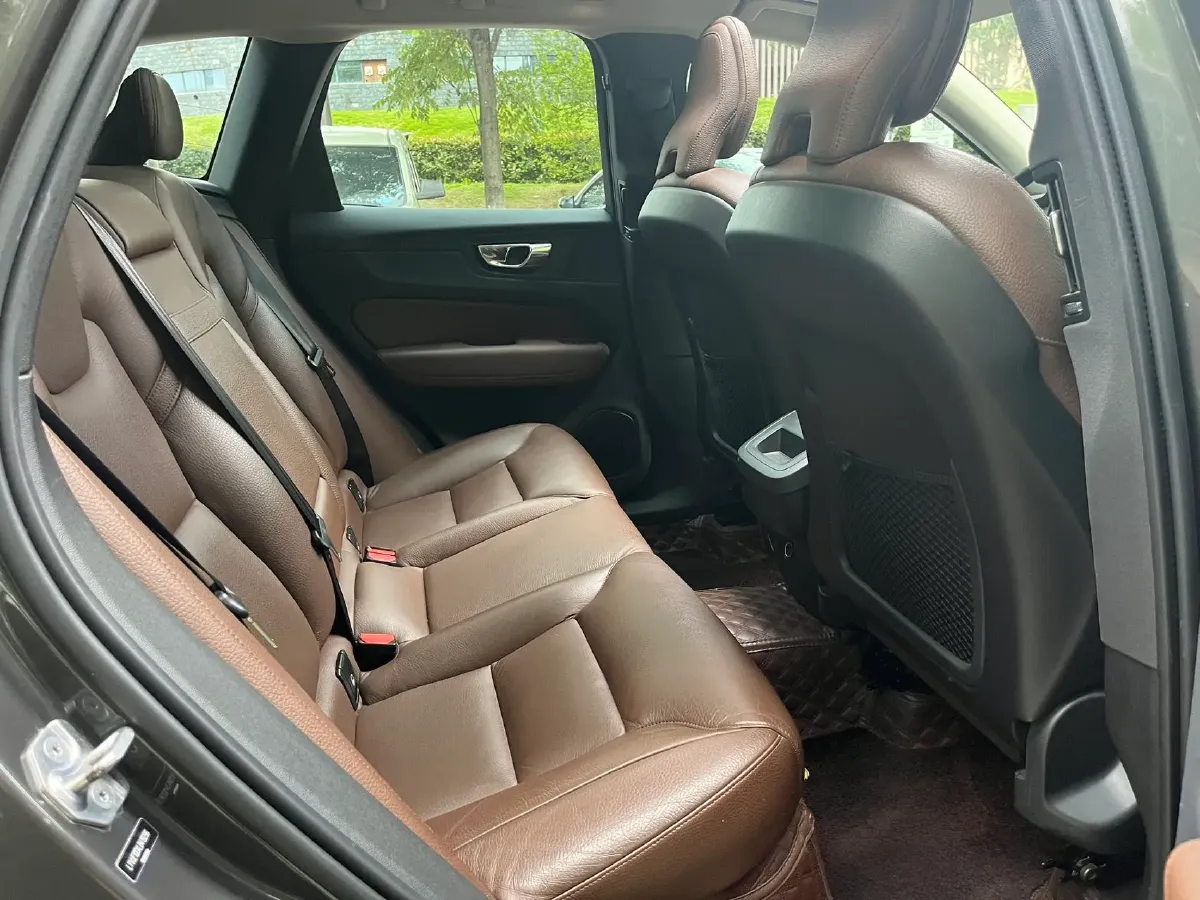 2020 Volvo XC60 2.0T 254HP L4 8AT,autocango,china used car exporter,china ev exporter,chinese used car exporter,chinese used ev exporter
