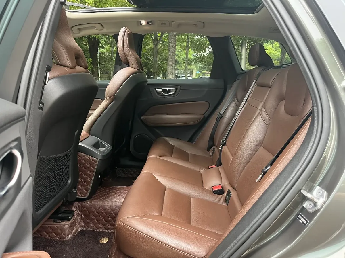 2020 Volvo XC60 2.0T 254HP L4 8AT,autocango,china used car exporter,china ev exporter,chinese used car exporter,chinese used ev exporter