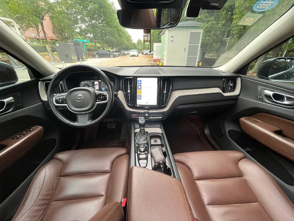 2020 Volvo XC60 2.0T 254HP L4 8AT,autocango,china used car exporter,china ev exporter,chinese used car exporter,chinese used ev exporter