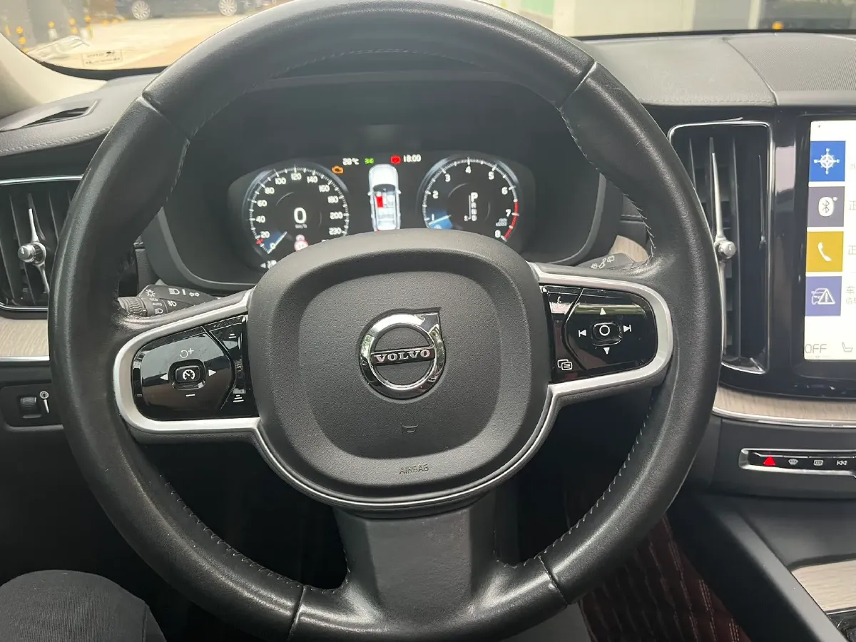2020 Volvo XC60 2.0T 254HP L4 8AT,autocango,china used car exporter,china ev exporter,chinese used car exporter,chinese used ev exporter