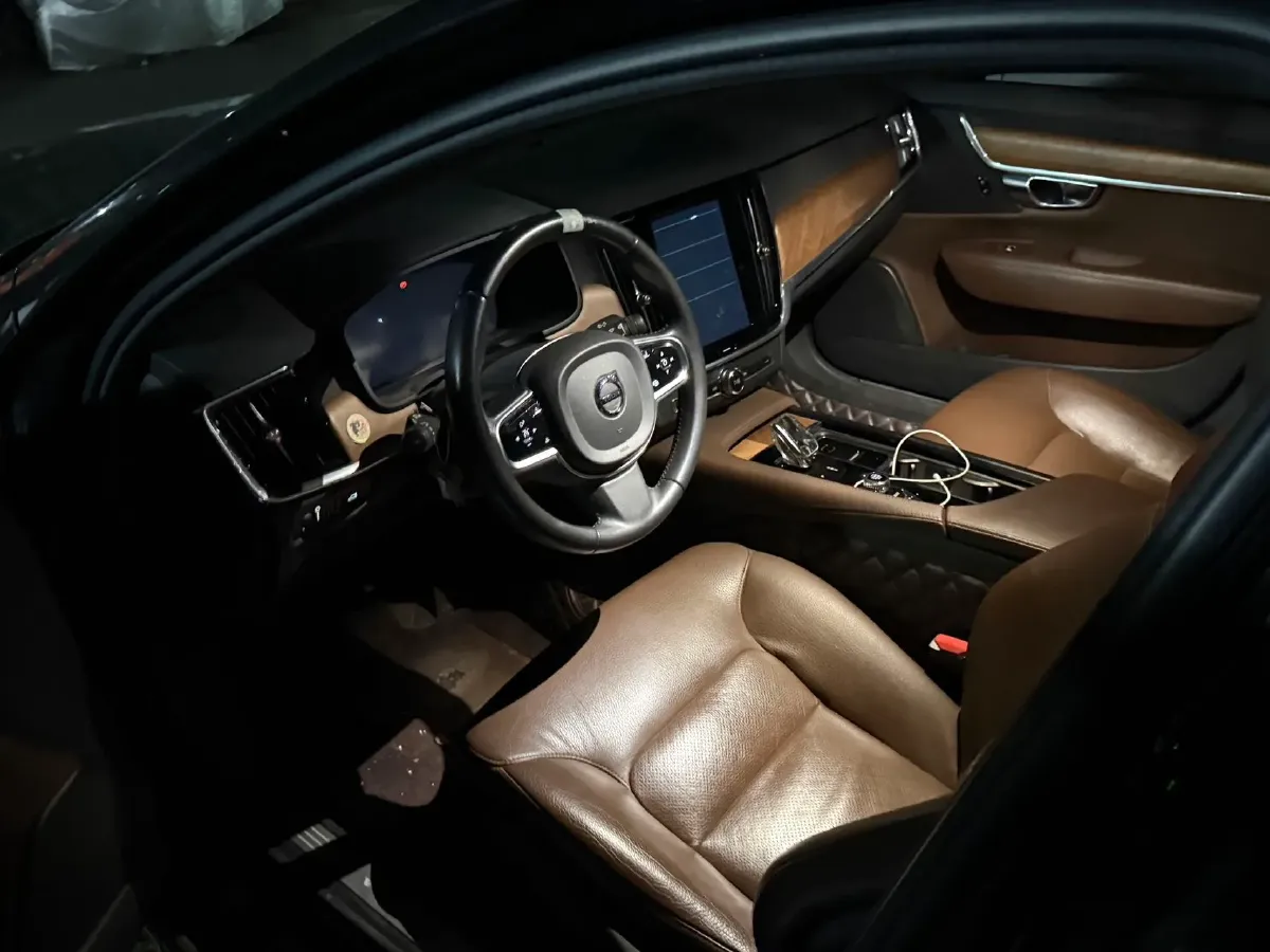 2021 Volvo S90 2.0T 250HP L4 8AT,autocango,china used car exporter,china ev exporter,chinese used car exporter,chinese used ev exporter