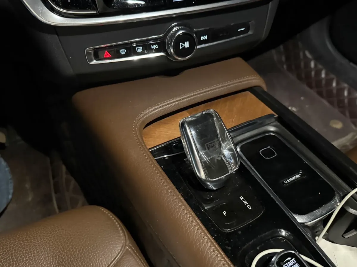 2021 Volvo S90 2.0T 250HP L4 8AT,autocango,china used car exporter,china ev exporter,chinese used car exporter,chinese used ev exporter