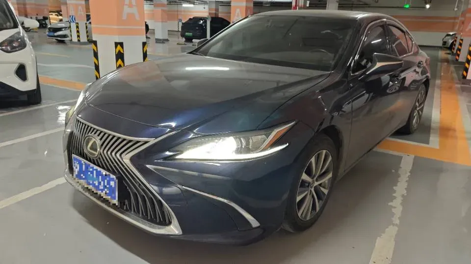 2021 Lexus ES 2.0L 173HP L4 CVT,autocango,china used car exporter,china ev exporter,chinese used car exporter,chinese used ev exporter