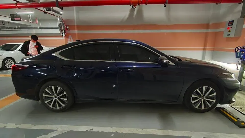 2021 Lexus ES 2.0L 173HP L4 CVT,autocango,china used car exporter,china ev exporter,chinese used car exporter,chinese used ev exporter