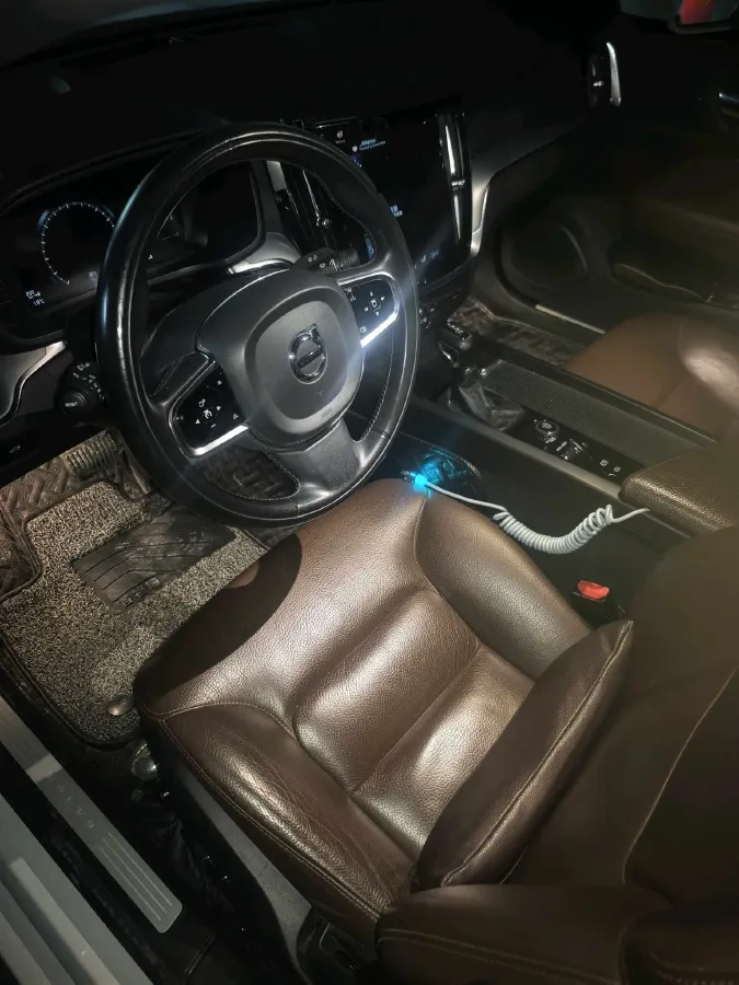 2020 Volvo S60 2.0T 190HP L4 8AT,autocango,china used car exporter,china ev exporter,chinese used car exporter,chinese used ev exporter