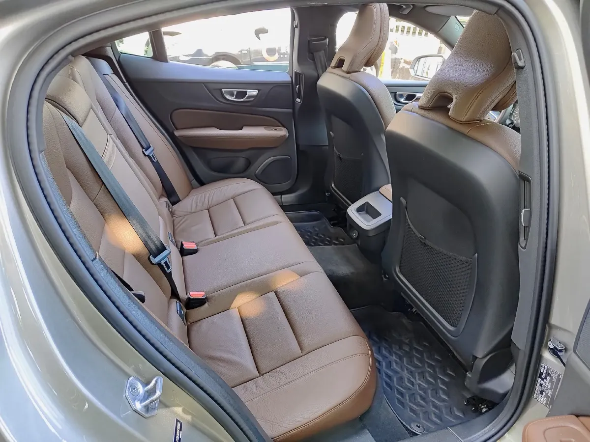 2022 Volvo S60 2.0T 197HP L4 8AT,autocango,china used car exporter,china ev exporter,chinese used car exporter,chinese used ev exporter