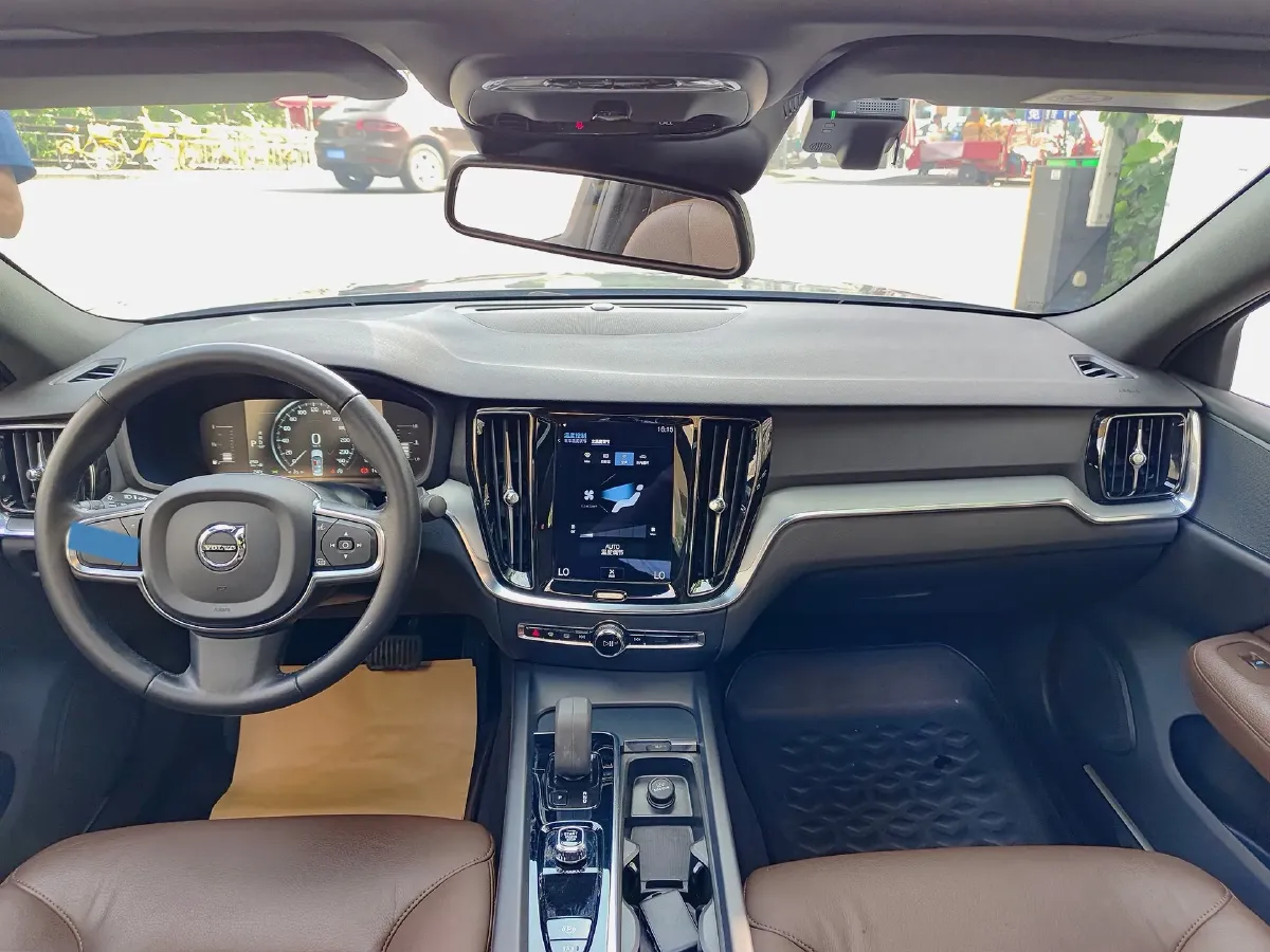 2022 Volvo S60 2.0T 197HP L4 8AT,autocango,china used car exporter,china ev exporter,chinese used car exporter,chinese used ev exporter