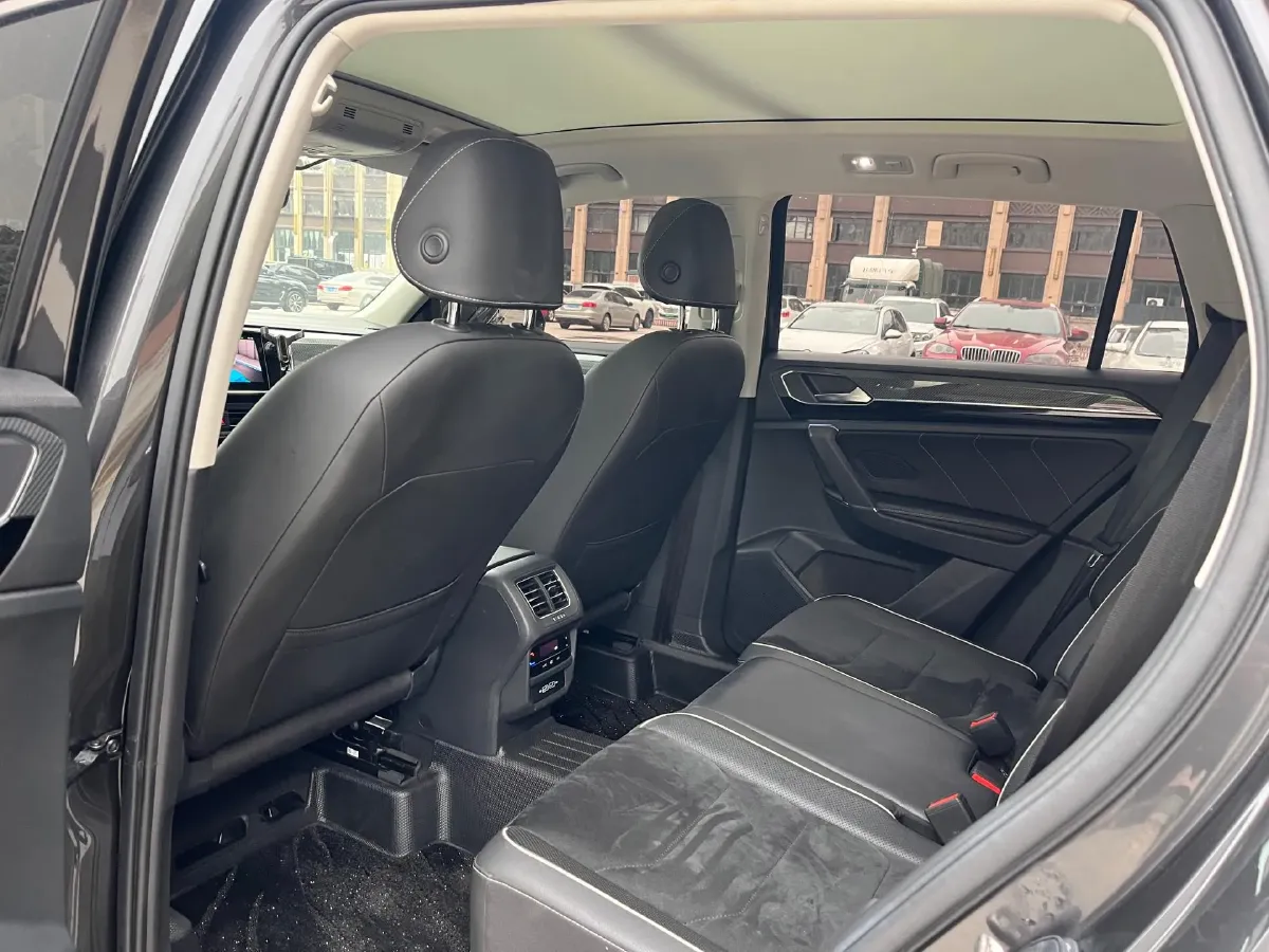 2021 Volkswagen Tayron 2.0T 220HP L4 7DCT,autocango,china used car exporter,china ev exporter,chinese used car exporter,chinese used ev exporter
