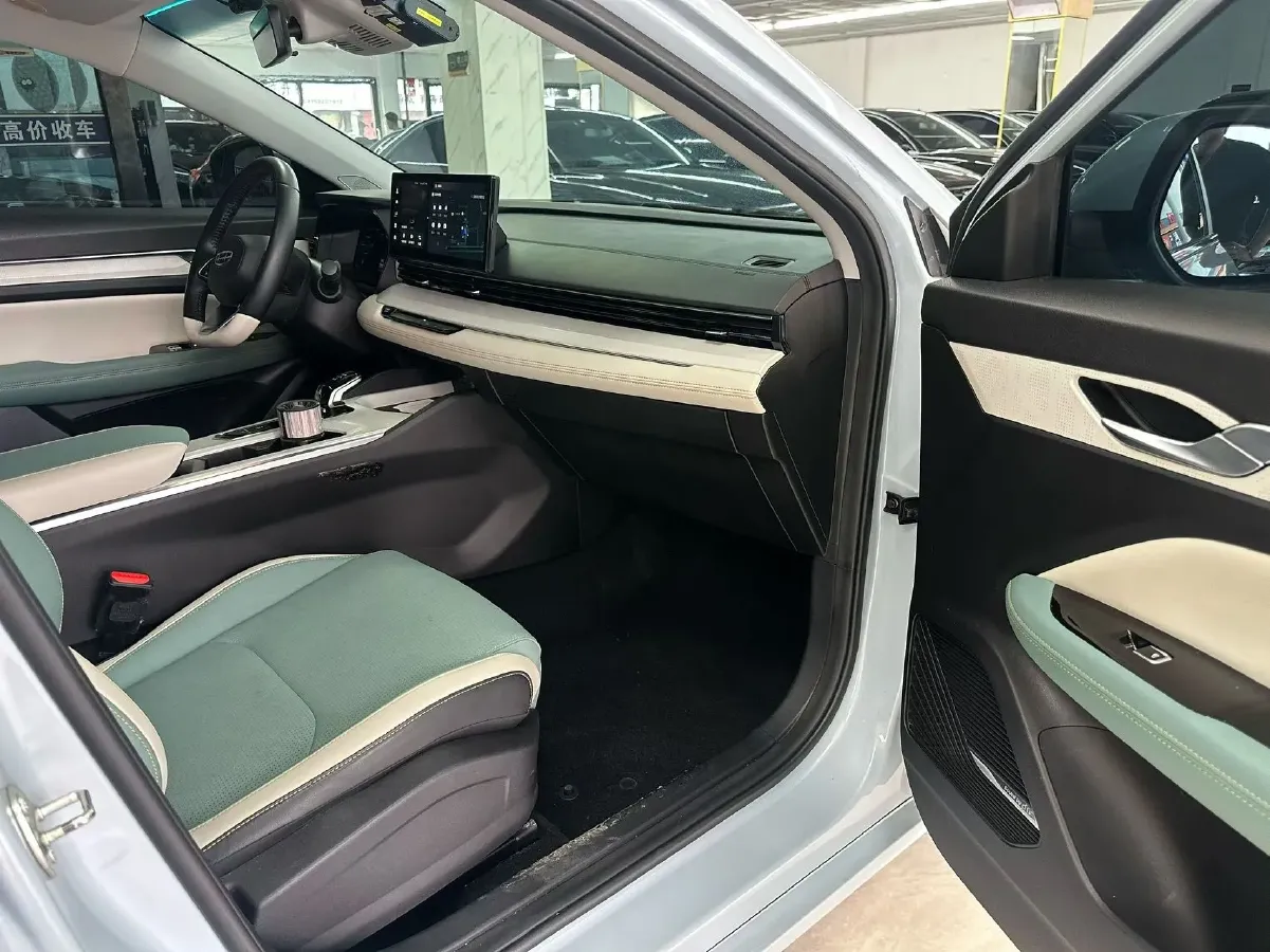 2022 Geely Emgrand L HiP 1.5T 181HP L4 3DHT PHEV 15.5KWH,autocango,china used car exporter,china ev exporter,chinese used car exporter,chinese used ev exporter