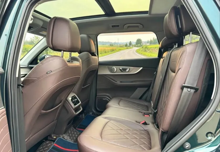 2022 Chery Tiggo 8 PRO 1.6T 197HP L4 7DCT,autocango,china used car exporter,china ev exporter,chinese used car exporter,chinese used ev exporter