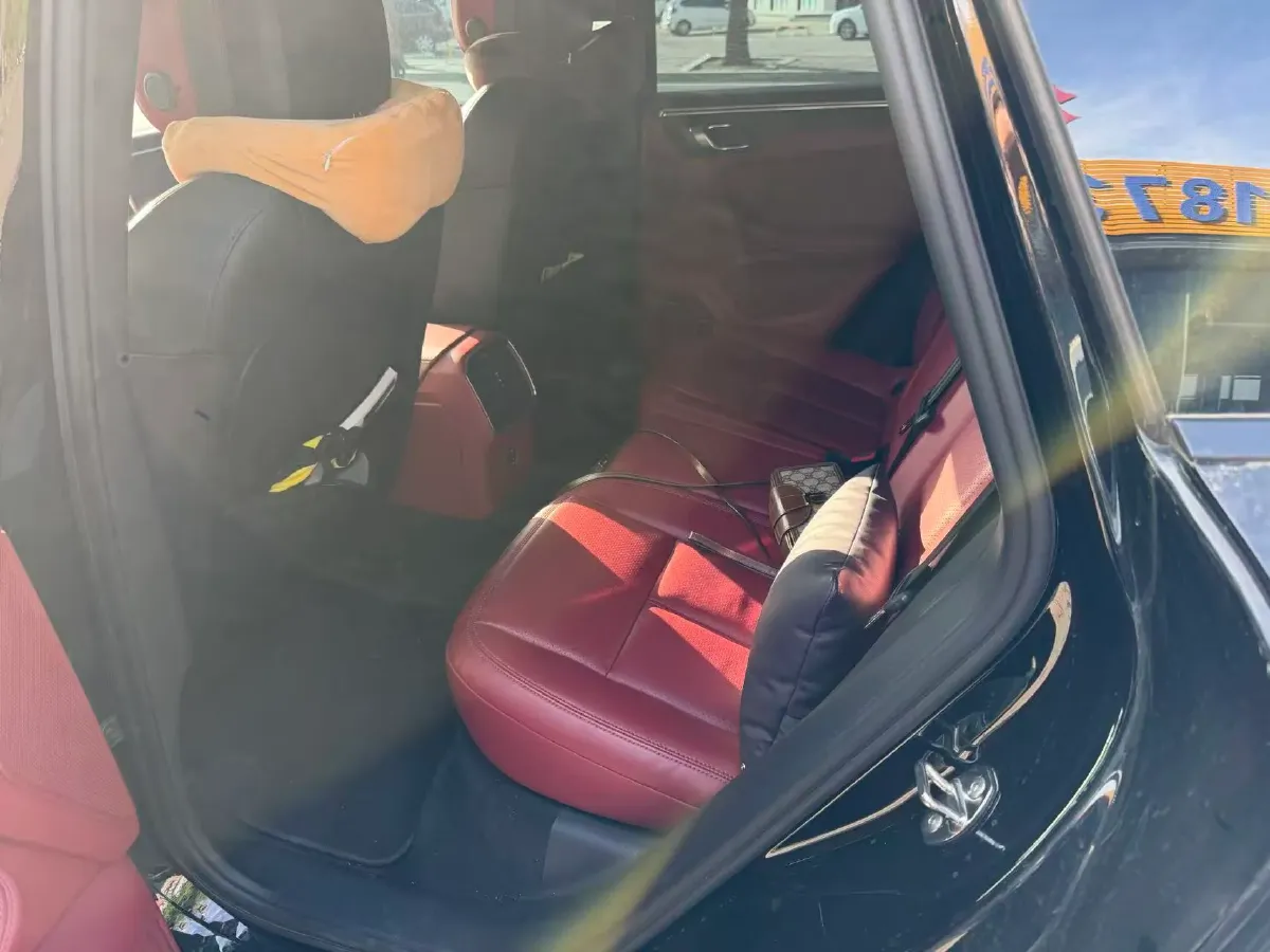 2024 Porsche Macan 2.0T 265HP L4 7DCT,autocango,china used car exporter,china ev exporter,chinese used car exporter,chinese used ev exporter