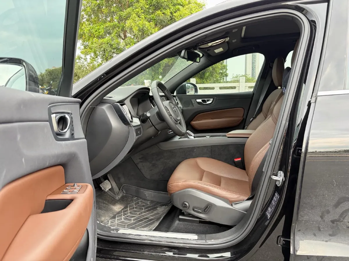 2024 Volvo XC60 2.0T 250HP L4 8AT,autocango,china used car exporter,china ev exporter,chinese used car exporter,chinese used ev exporter