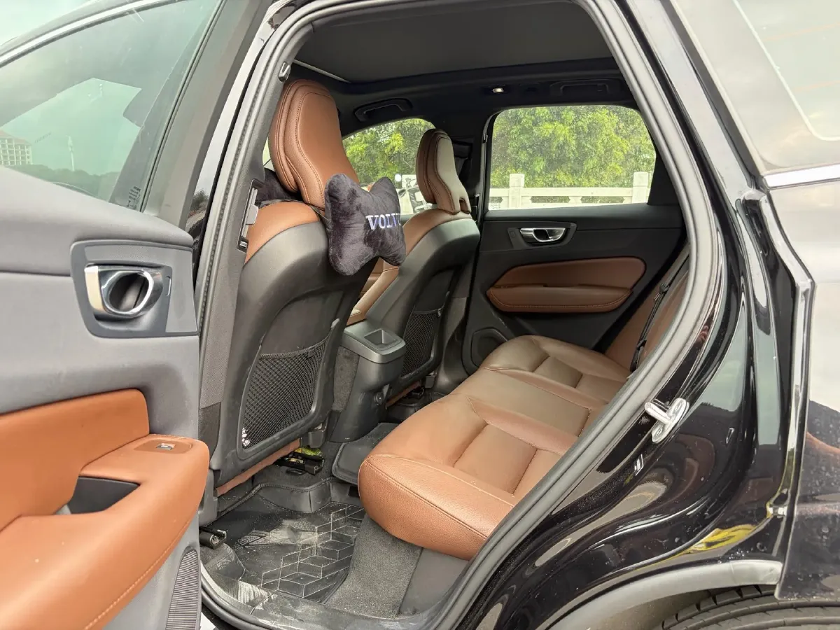 2024 Volvo XC60 2.0T 250HP L4 8AT,autocango,china used car exporter,china ev exporter,chinese used car exporter,chinese used ev exporter