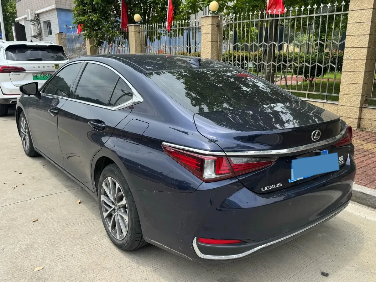 2023 Lexus ES 2.0L 173HP L4 CVT,autocango,china used car exporter,china ev exporter,chinese used car exporter,chinese used ev exporter