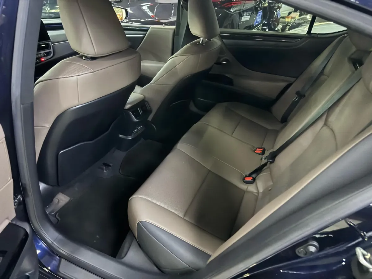 2023 Lexus ES 2.0L 173HP L4 CVT,autocango,china used car exporter,china ev exporter,chinese used car exporter,chinese used ev exporter