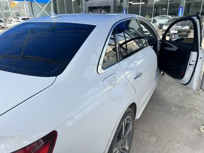 2020 Audi A4L 2.0T 190HP L4 7DCT,autocango,china used car exporter,china ev exporter,chinese used car exporter,chinese used ev exporter