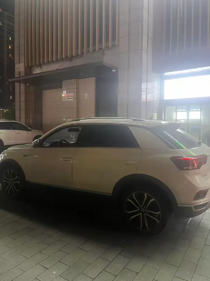 2021 Volkswagen T-Roc 1.4T 150HP L4 7DCT,autocango,china used car exporter,china ev exporter,chinese used car exporter,chinese used ev exporter