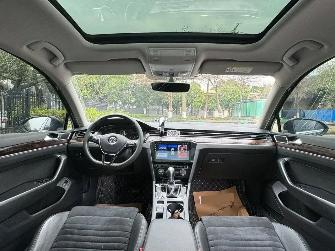 2018 Volkswagen Magotan 1.8T 180HP L4 7DCT,autocango,china used car exporter,china ev exporter,chinese used car exporter,chinese used ev exporter