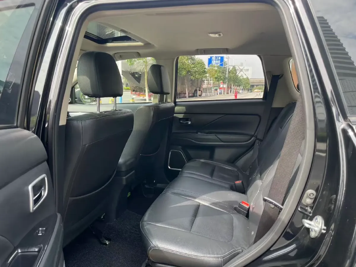 2018 Mitsubishi Outlander 2.0L 166HP L4 CVT,autocango,china used car exporter,china ev exporter,chinese used car exporter,chinese used ev exporter