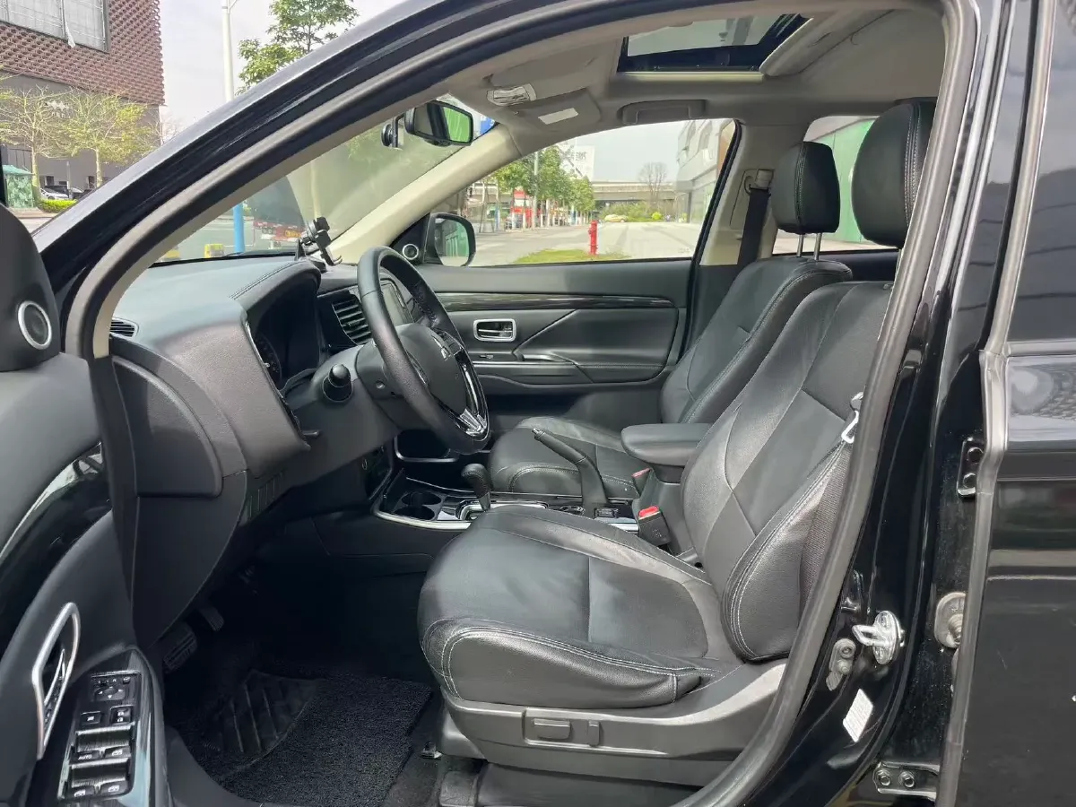 2018 Mitsubishi Outlander 2.0L 166HP L4 CVT,autocango,china used car exporter,china ev exporter,chinese used car exporter,chinese used ev exporter