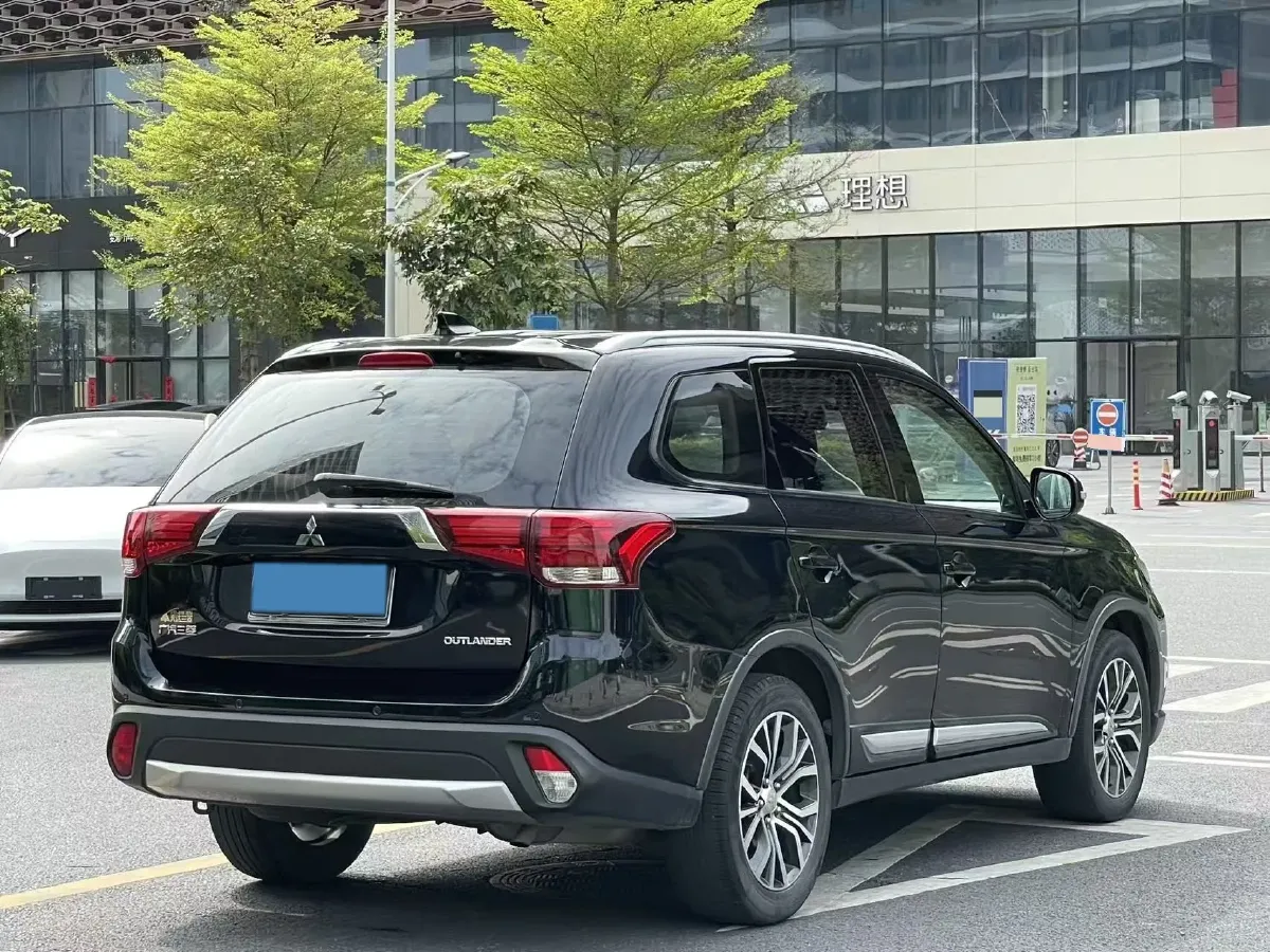 2018 Mitsubishi Outlander 2.0L 166HP L4 CVT,autocango,china used car exporter,china ev exporter,chinese used car exporter,chinese used ev exporter