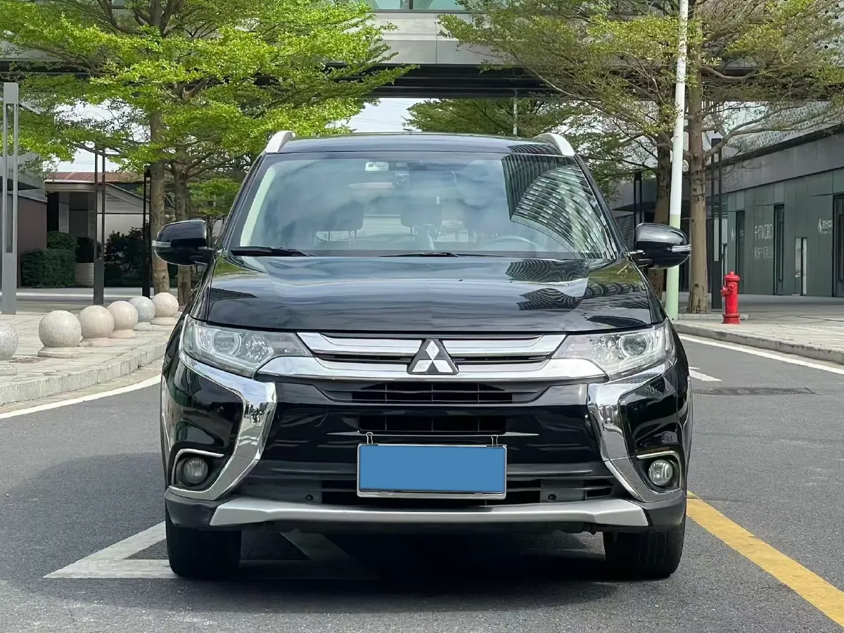 2018 Mitsubishi Outlander 2.0L 166HP L4 CVT,autocango,china used car exporter,china ev exporter,chinese used car exporter,chinese used ev exporter