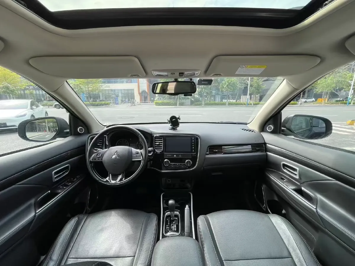 2018 Mitsubishi Outlander 2.0L 166HP L4 CVT,autocango,china used car exporter,china ev exporter,chinese used car exporter,chinese used ev exporter