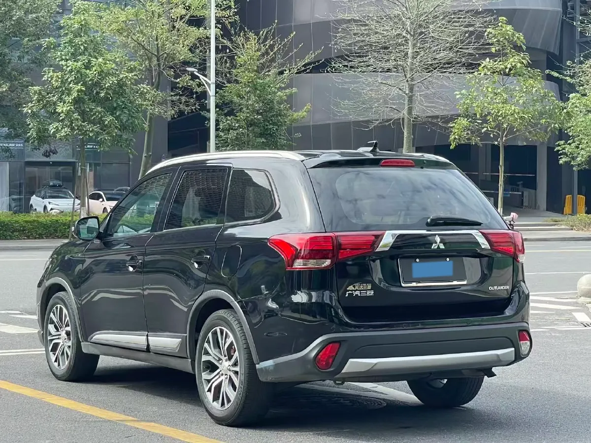 2018 Mitsubishi Outlander 2.0L 166HP L4 CVT,autocango,china used car exporter,china ev exporter,chinese used car exporter,chinese used ev exporter