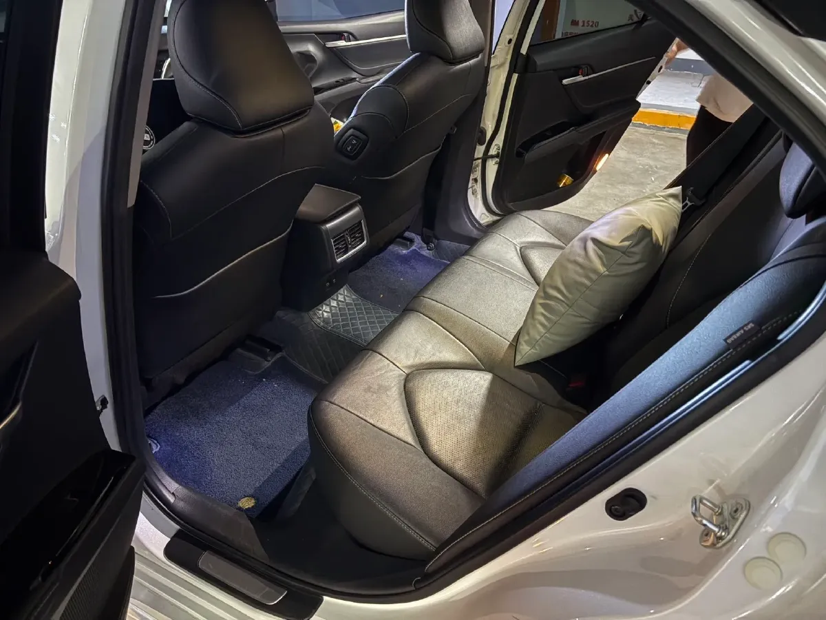 2021 Toyota Camry 2.5L 209HP L4 8AT,autocango,china used car exporter,china ev exporter,chinese used car exporter,chinese used ev exporter