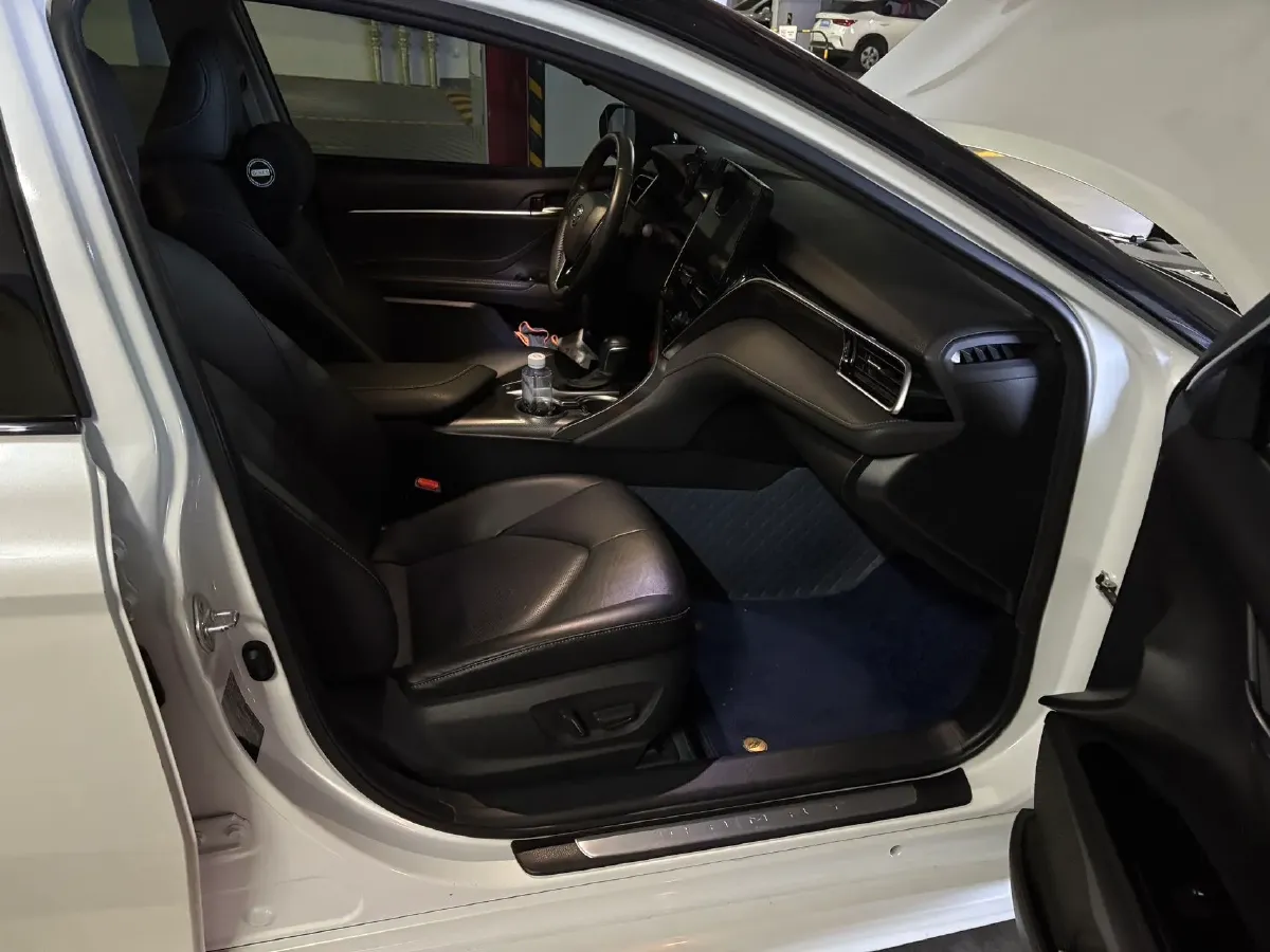 2021 Toyota Camry 2.5L 209HP L4 8AT,autocango,china used car exporter,china ev exporter,chinese used car exporter,chinese used ev exporter