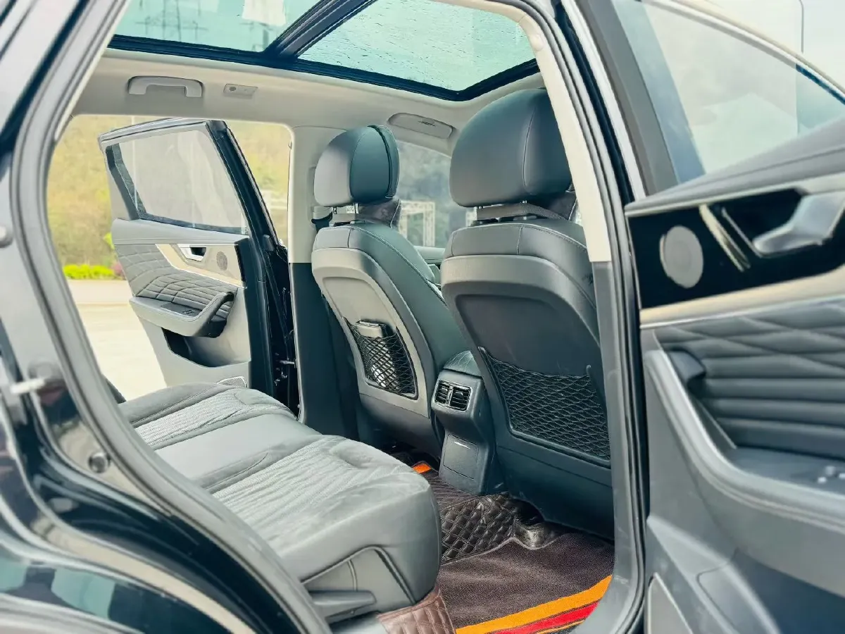 2022 HongQi HS5 2.0T 224HP L4 6AT,autocango,china used car exporter,china ev exporter,chinese used car exporter,chinese used ev exporter