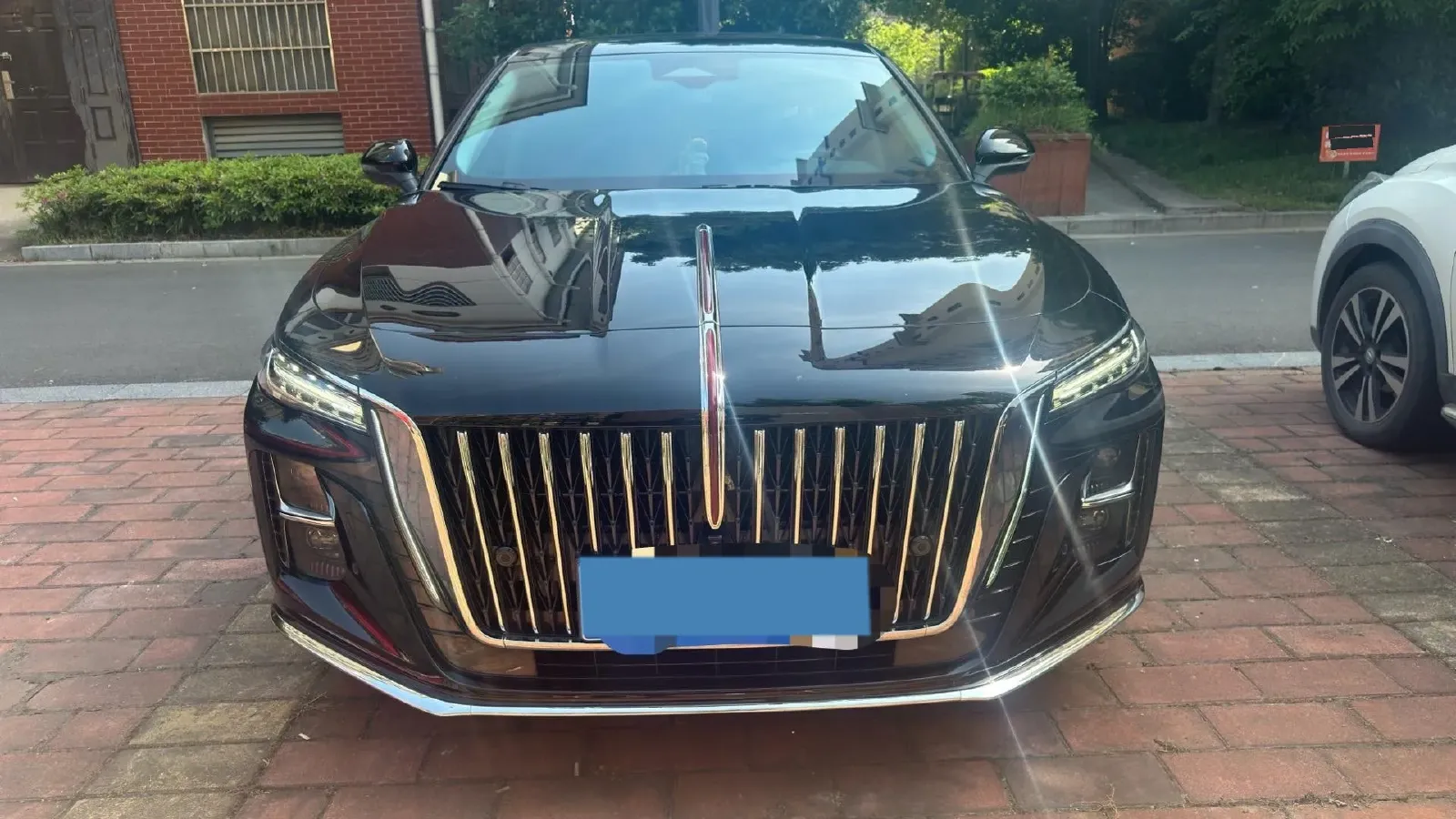 2024 HongQi H5 2.0T 224HP L4 8AT,autocango,china used car exporter,china ev exporter,chinese used car exporter,chinese used ev exporter