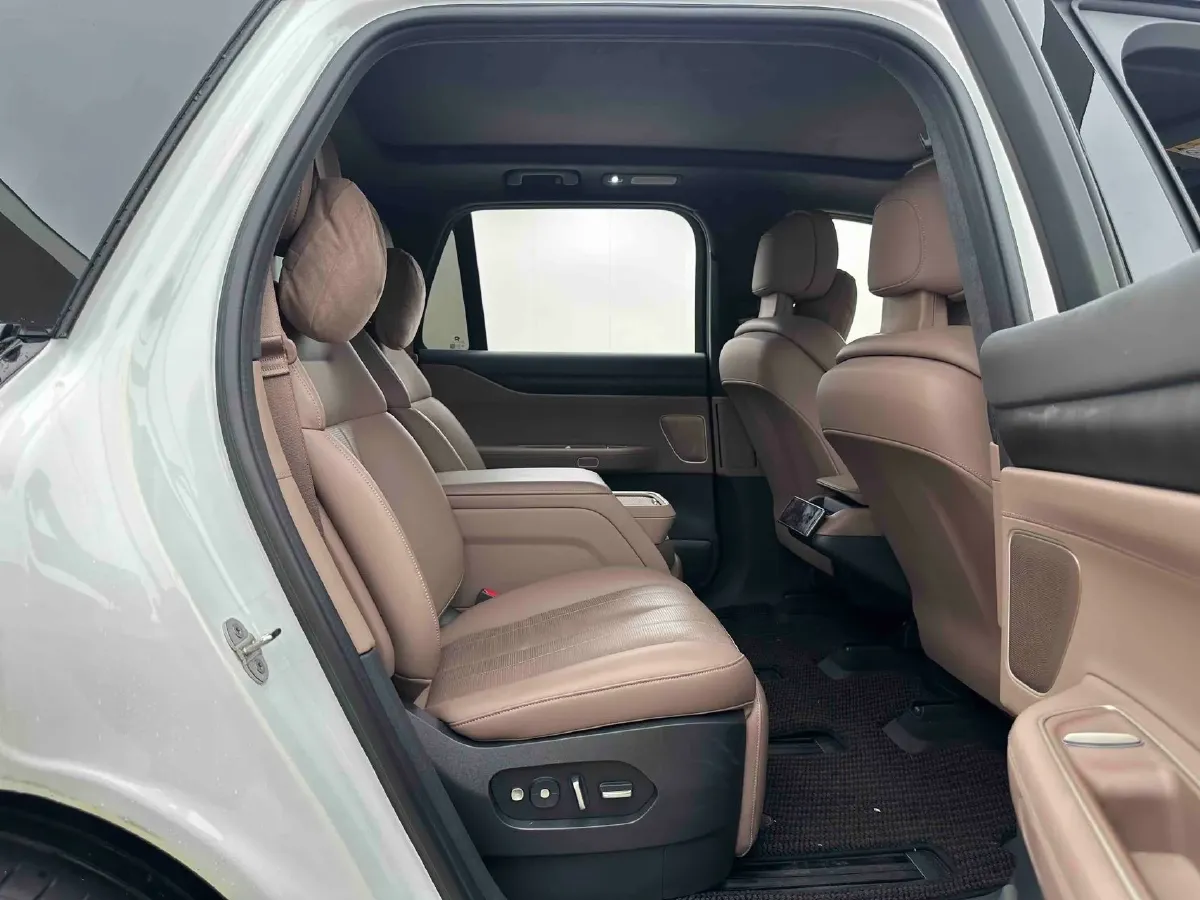 2024 Porsche Macan All-Electric BEV 100KWH,autocango,china used car exporter,china ev exporter,chinese used car exporter,chinese used ev exporter